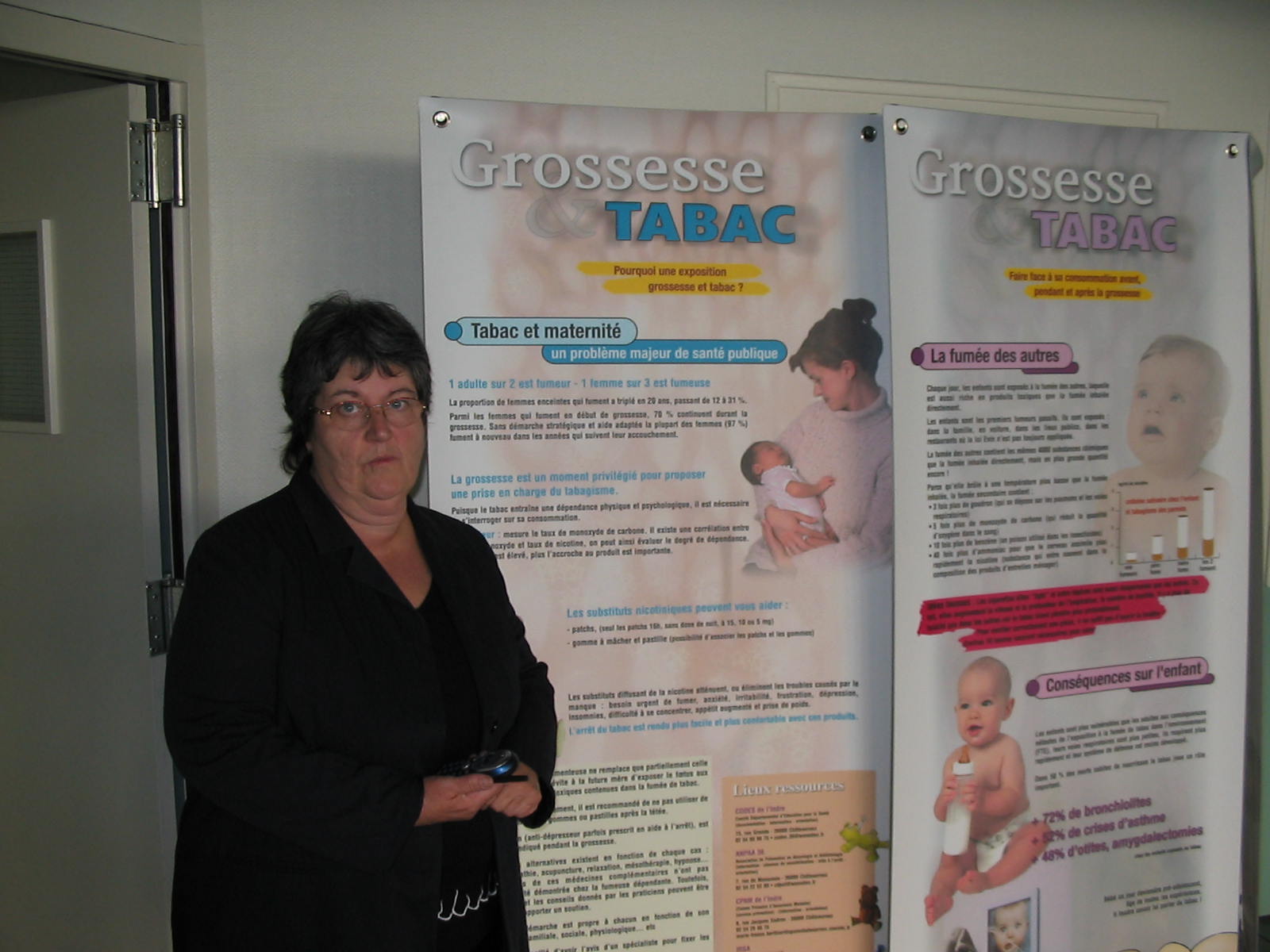 lucette gourlain visite  la maternit de Chateauroux une exposition sur le thme tabac et grossesse
